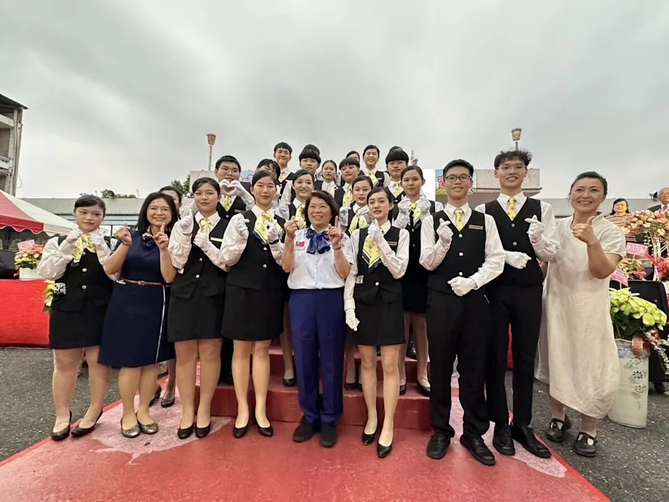 崇仁餐飲管理科學生擔任吳姓宗親懇親大會禮賓服務 以專業與笑容傳遞溫度