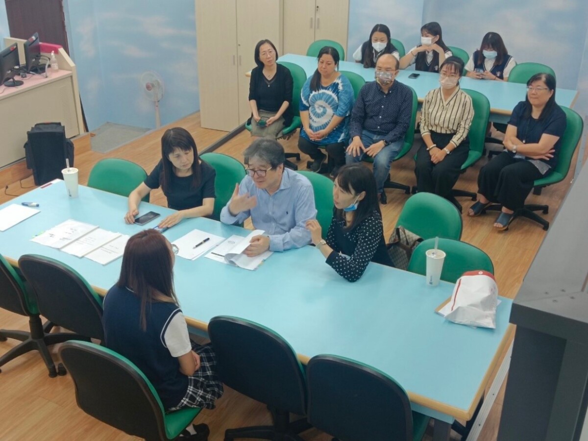 崇仁醫專應用外語科學生接受日本倉吉城市飯店藤井武親社長實習前面試實況