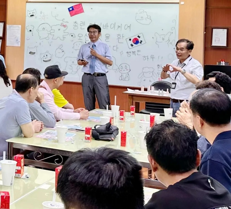 黃財尉校長致詞歡迎來訪韓國公益社團友人
