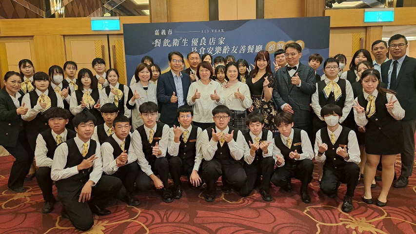 嘉市61家餐飲業者獲食安「金質獎」　崇仁餐飲管理科守護食安+1隊